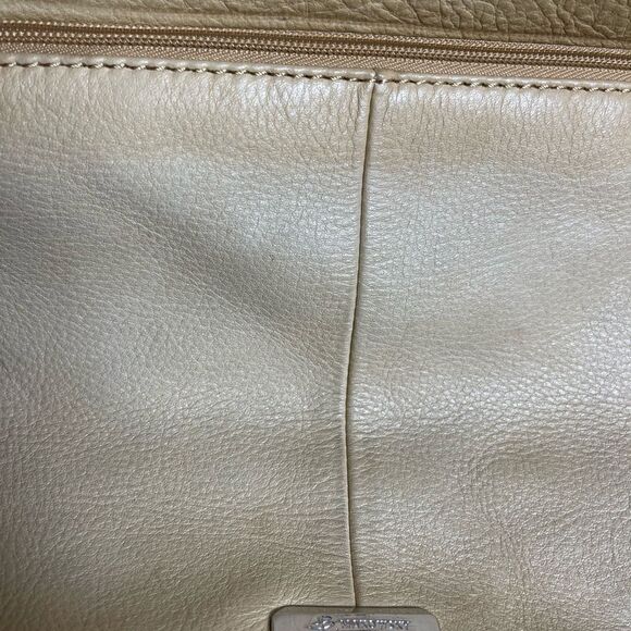 B Makowsky soft leather Beige large shoulder bag with Silver tone Hardwares. - Picture 9 of 13